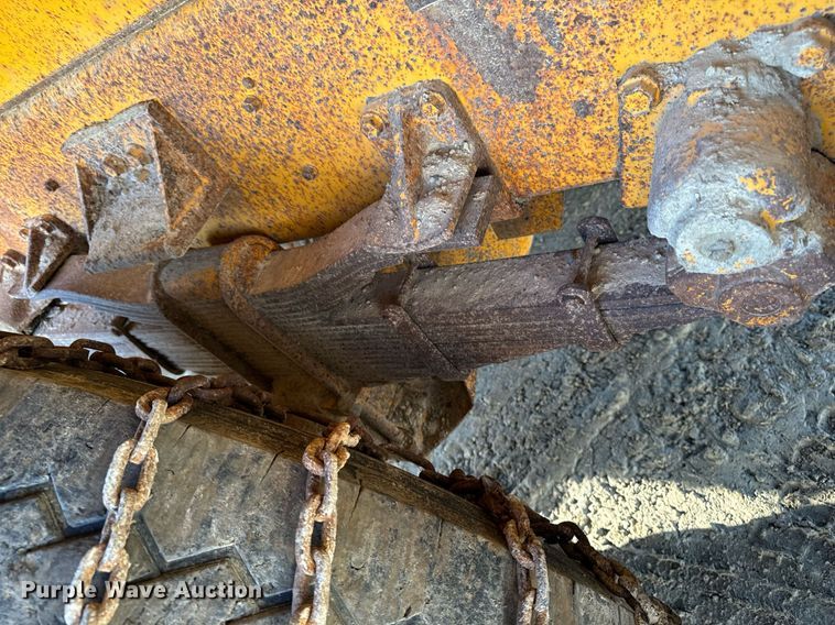 image for item EG6835 1986 Oshkosh P-2526-1 dump truck