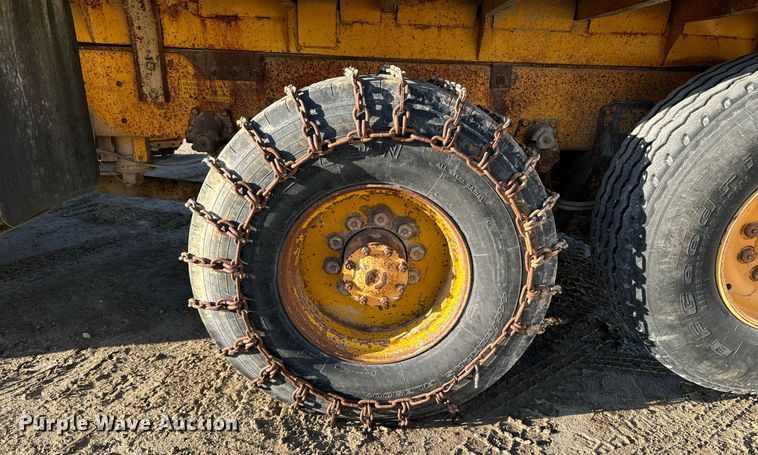 image for item EG6835 1986 Oshkosh P-2526-1 dump truck