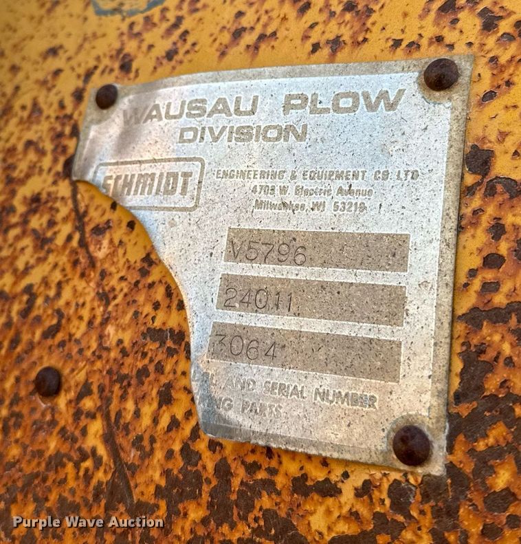 image for item EG6835 1986 Oshkosh P-2526-1 dump truck