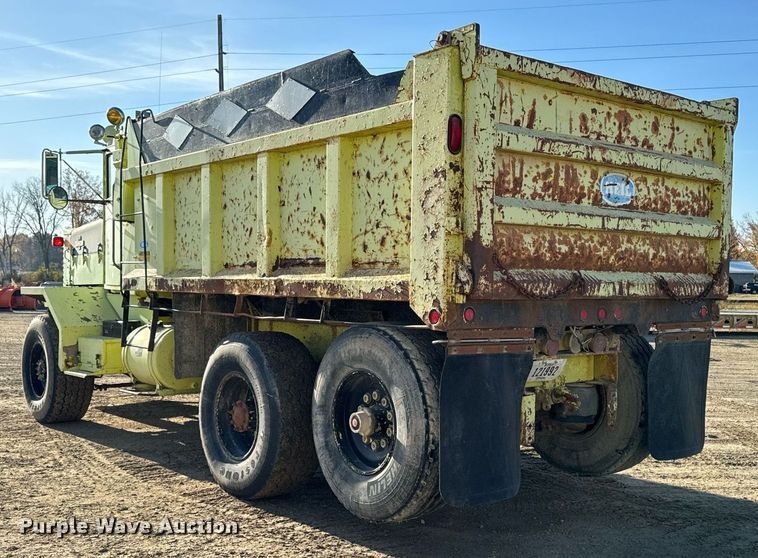 image for item EG6836 1985 Oshkosh P-2526-1 dump truck