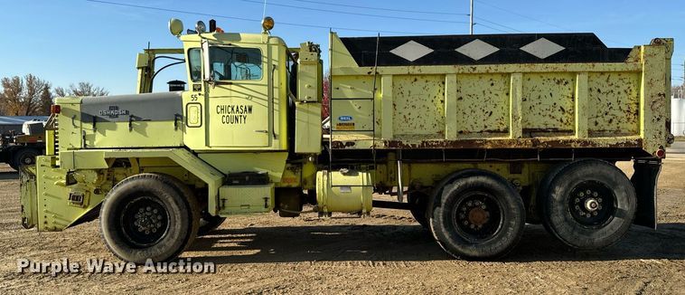 image for item EG6836 1985 Oshkosh P-2526-1 dump truck