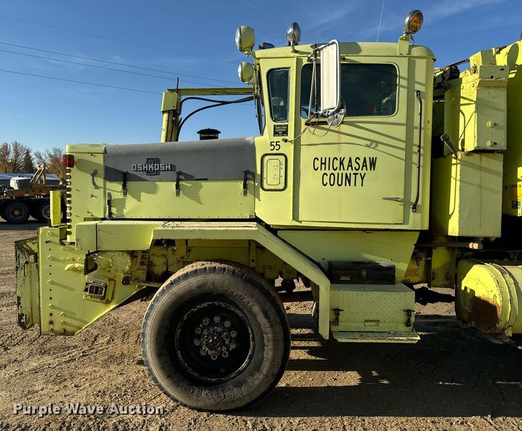 image for item EG6836 1985 Oshkosh P-2526-1 dump truck