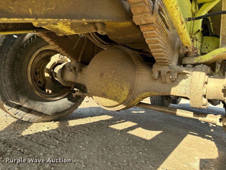 image for item EG6836 1985 Oshkosh P-2526-1 dump truck