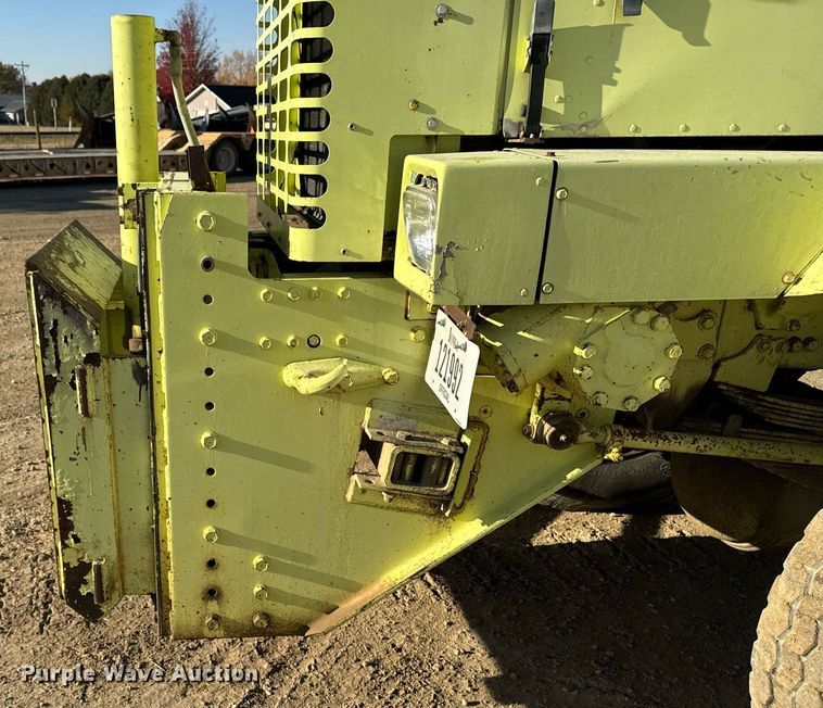 image for item EG6836 1985 Oshkosh P-2526-1 dump truck