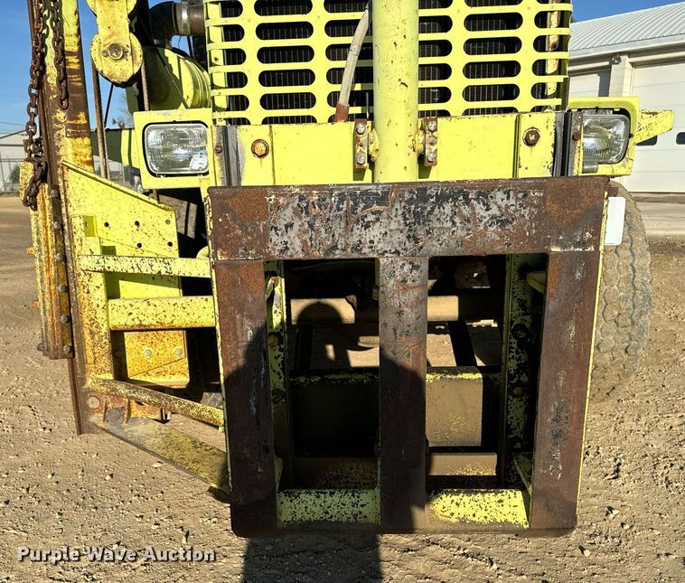 image for item EG6836 1985 Oshkosh P-2526-1 dump truck