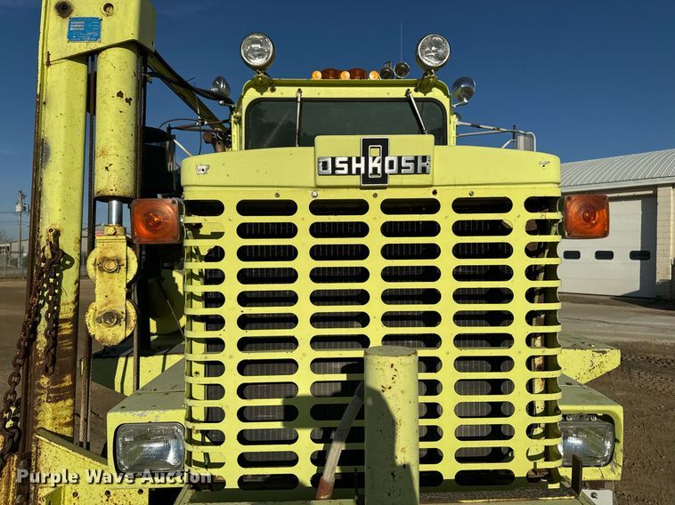 image for item EG6836 1985 Oshkosh P-2526-1 dump truck