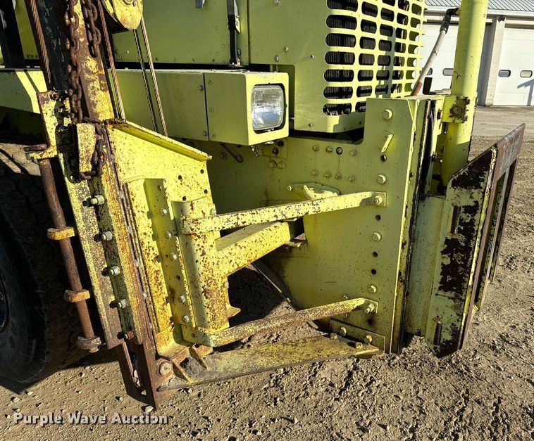 image for item EG6836 1985 Oshkosh P-2526-1 dump truck