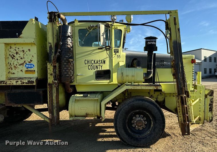 image for item EG6836 1985 Oshkosh P-2526-1 dump truck