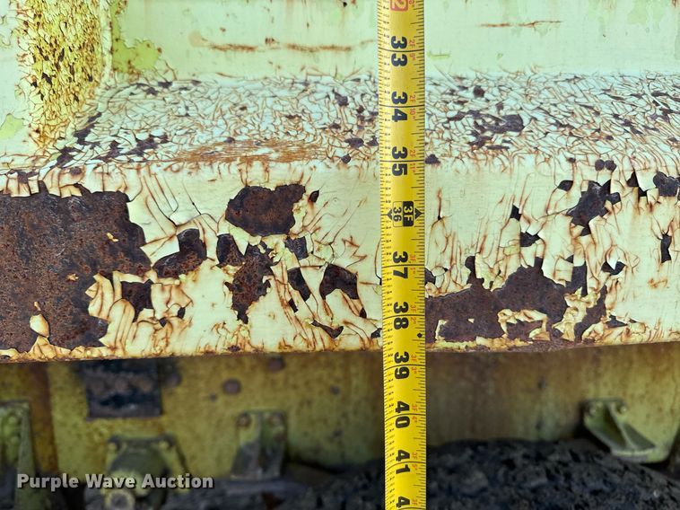 image for item EG6836 1985 Oshkosh P-2526-1 dump truck