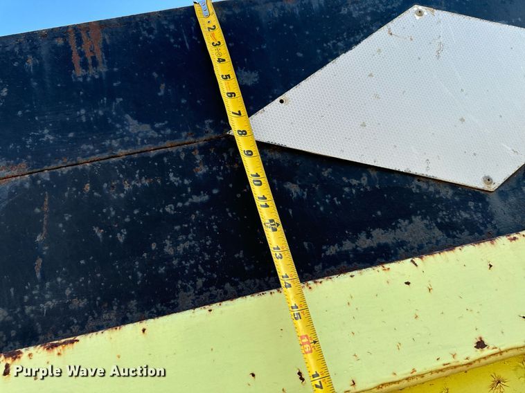 image for item EG6836 1985 Oshkosh P-2526-1 dump truck