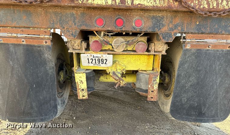 image for item EG6836 1985 Oshkosh P-2526-1 dump truck