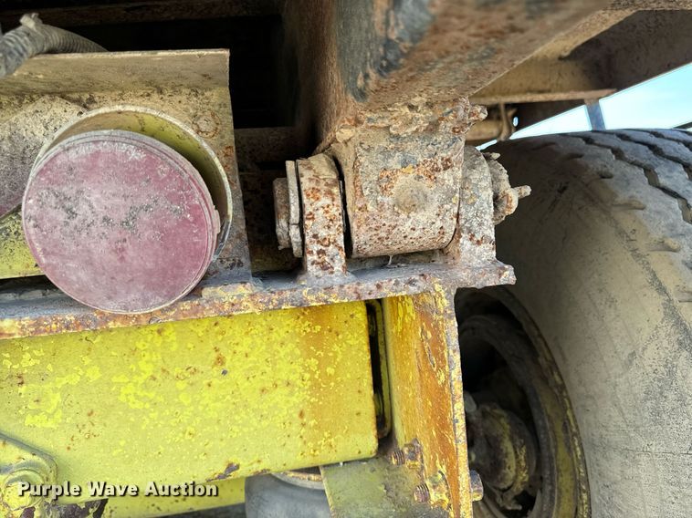 image for item EG6836 1985 Oshkosh P-2526-1 dump truck