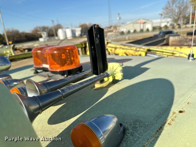 image for item EG6836 1985 Oshkosh P-2526-1 dump truck