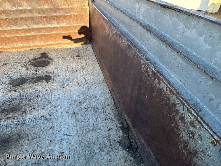 image for item EG6836 1985 Oshkosh P-2526-1 dump truck