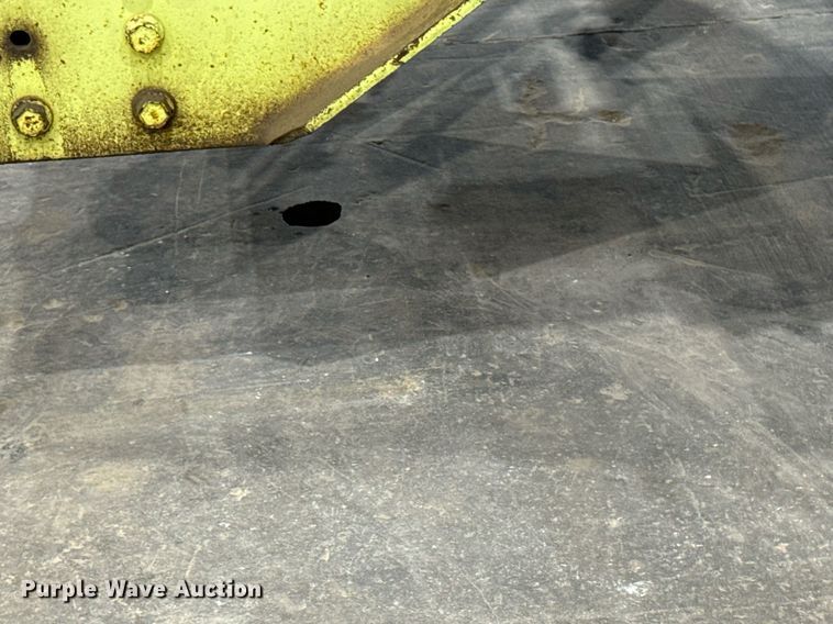 image for item EG6836 1985 Oshkosh P-2526-1 dump truck