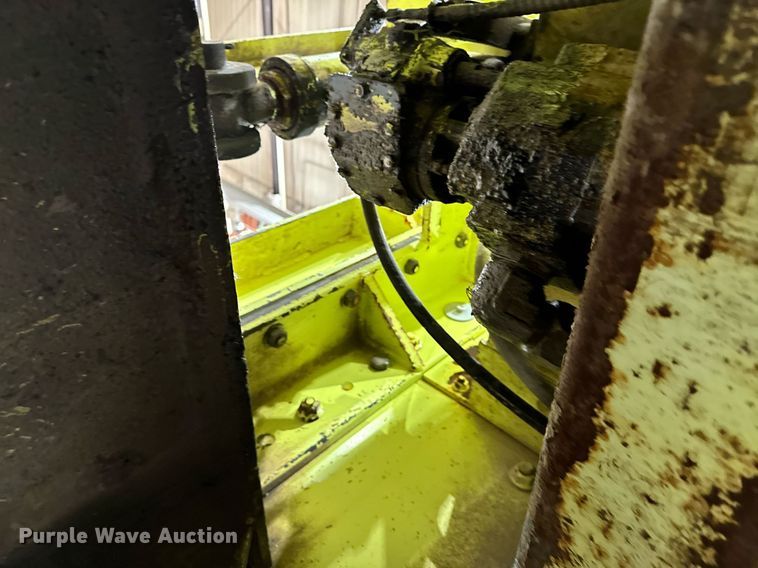 image for item EG6836 1985 Oshkosh P-2526-1 dump truck