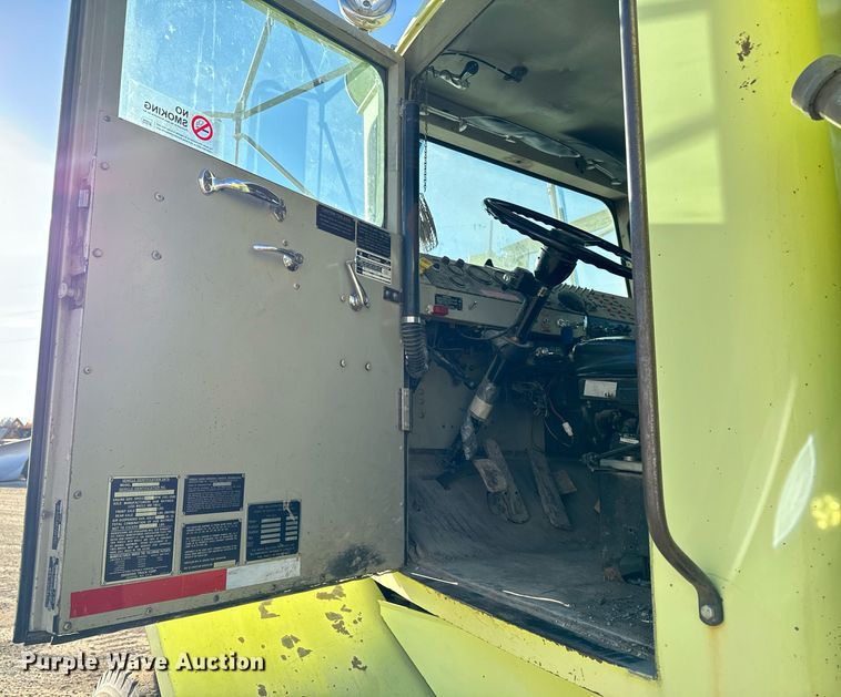 image for item EG6836 1985 Oshkosh P-2526-1 dump truck