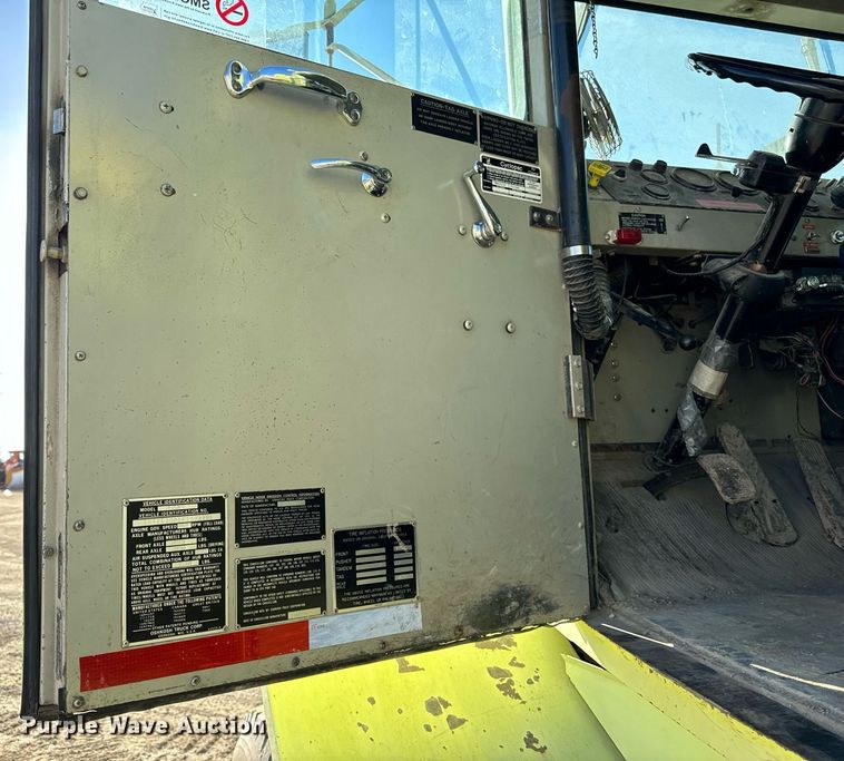 image for item EG6836 1985 Oshkosh P-2526-1 dump truck