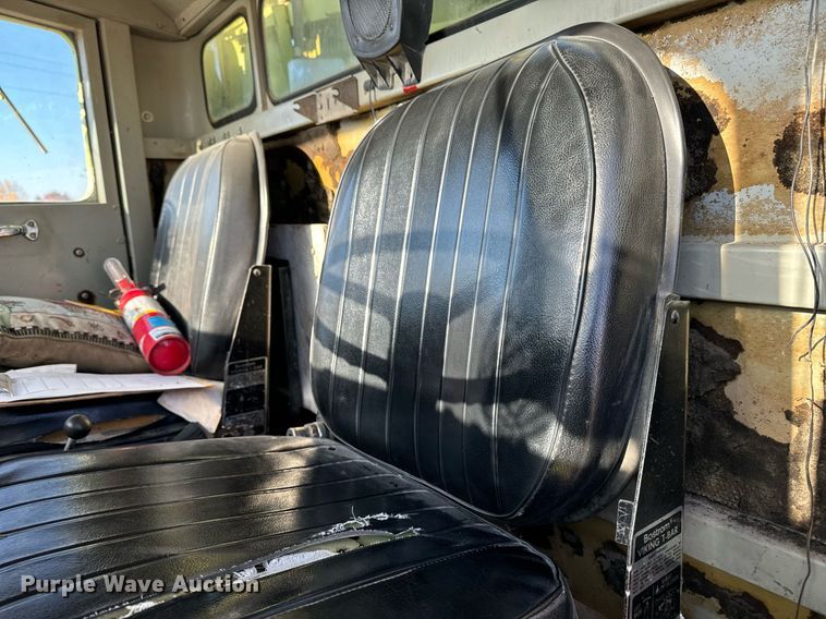 image for item EG6836 1985 Oshkosh P-2526-1 dump truck