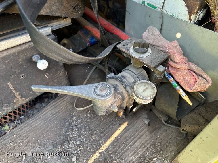 image for item EG6836 1985 Oshkosh P-2526-1 dump truck