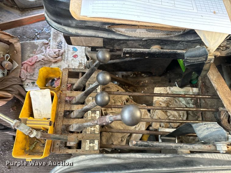 image for item EG6836 1985 Oshkosh P-2526-1 dump truck