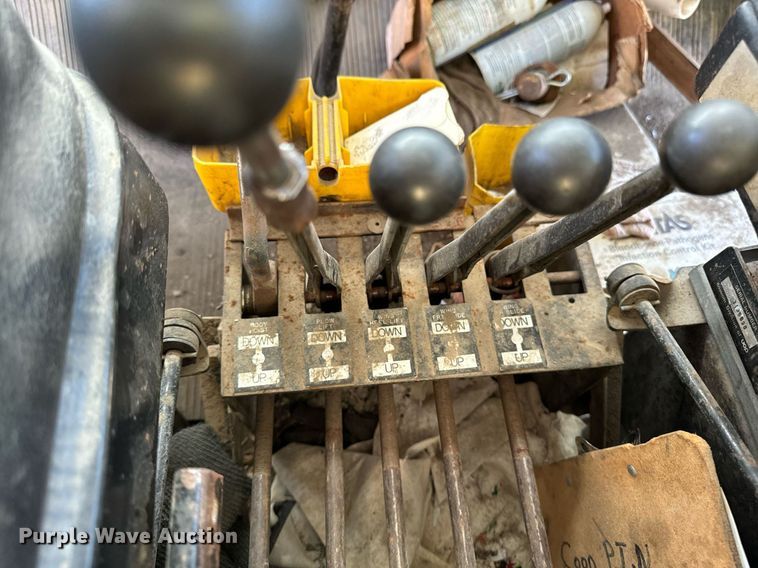 image for item EG6836 1985 Oshkosh P-2526-1 dump truck