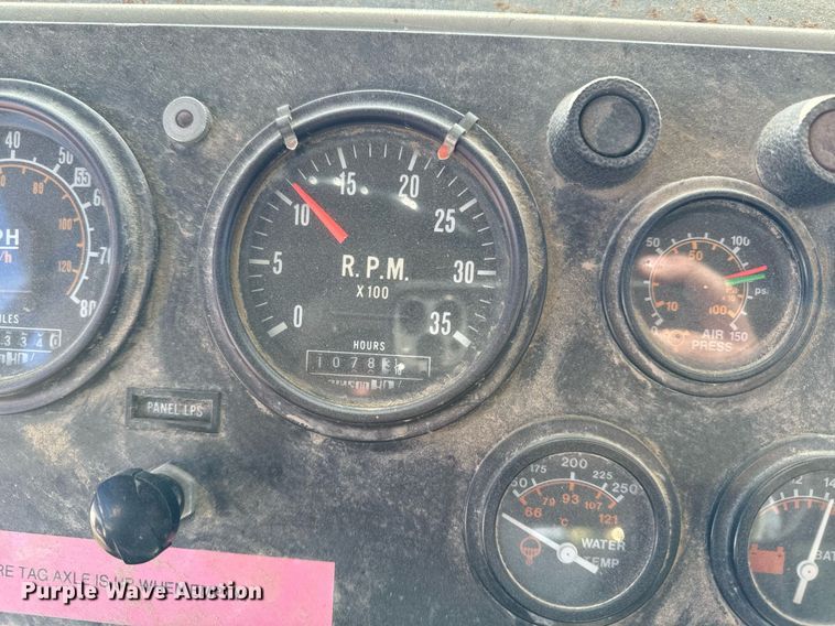 image for item EG6836 1985 Oshkosh P-2526-1 dump truck