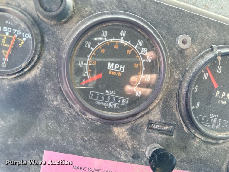 image for item EG6836 1985 Oshkosh P-2526-1 dump truck