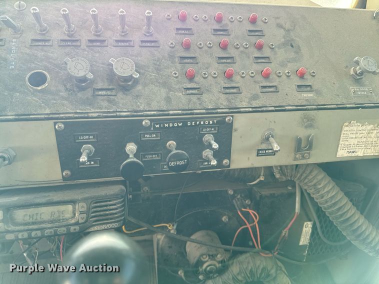 image for item EG6836 1985 Oshkosh P-2526-1 dump truck