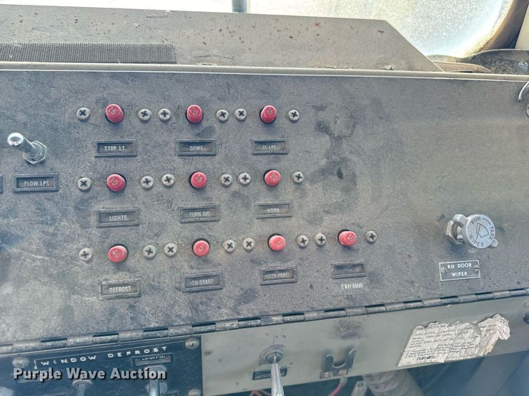 image for item EG6836 1985 Oshkosh P-2526-1 dump truck