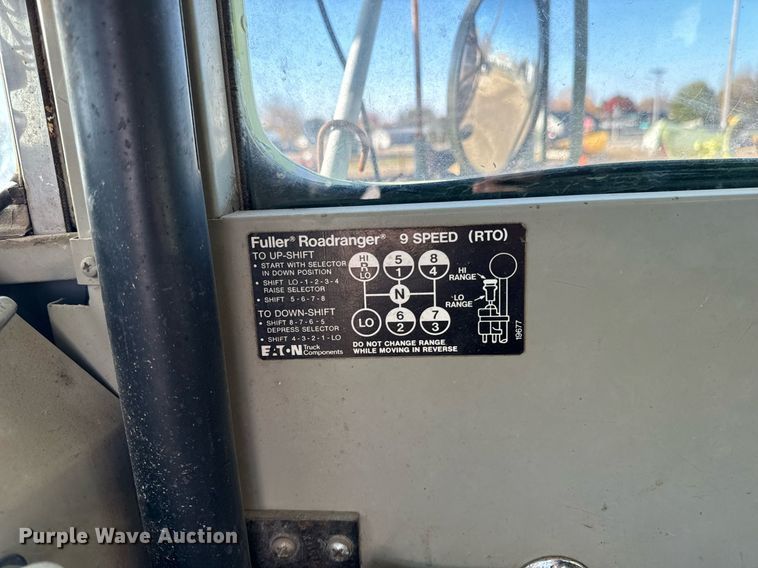 image for item EG6836 1985 Oshkosh P-2526-1 dump truck