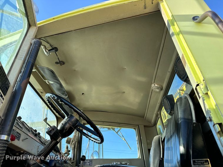 image for item EG6836 1985 Oshkosh P-2526-1 dump truck