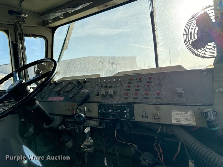 image for item EG6836 1985 Oshkosh P-2526-1 dump truck