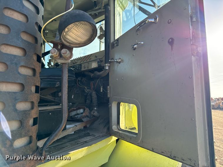 image for item EG6836 1985 Oshkosh P-2526-1 dump truck