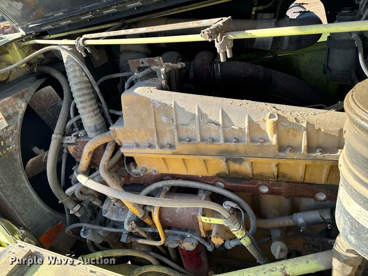 image for item EG6836 1985 Oshkosh P-2526-1 dump truck