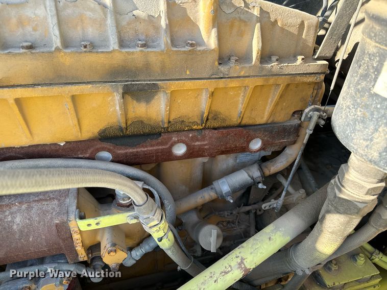 image for item EG6836 1985 Oshkosh P-2526-1 dump truck