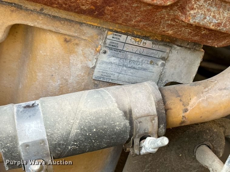 image for item EG6836 1985 Oshkosh P-2526-1 dump truck