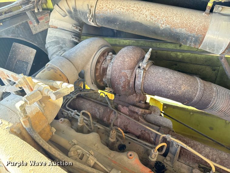 image for item EG6836 1985 Oshkosh P-2526-1 dump truck