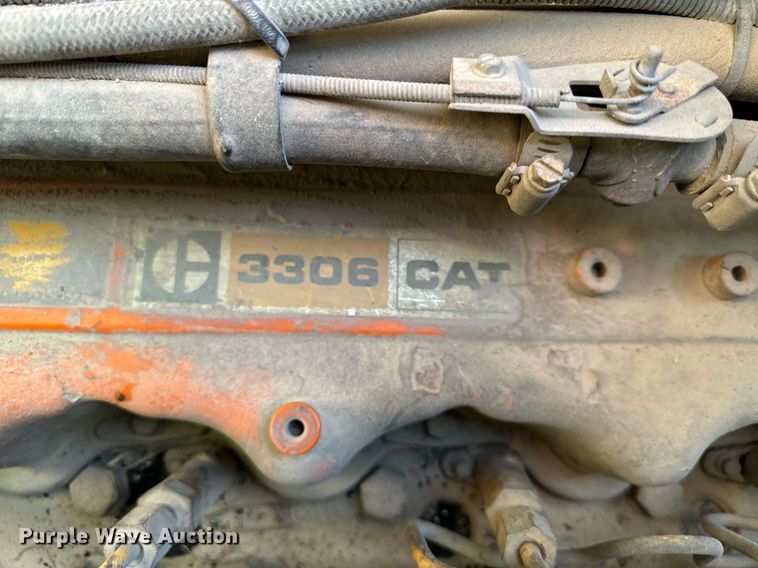 image for item EG6836 1985 Oshkosh P-2526-1 dump truck