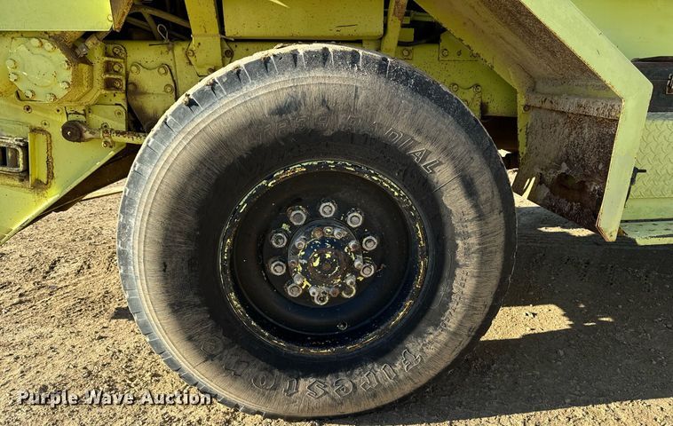 image for item EG6836 1985 Oshkosh P-2526-1 dump truck