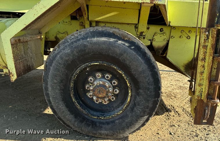 image for item EG6836 1985 Oshkosh P-2526-1 dump truck