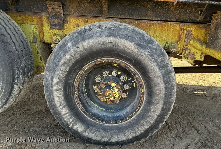 image for item EG6836 1985 Oshkosh P-2526-1 dump truck