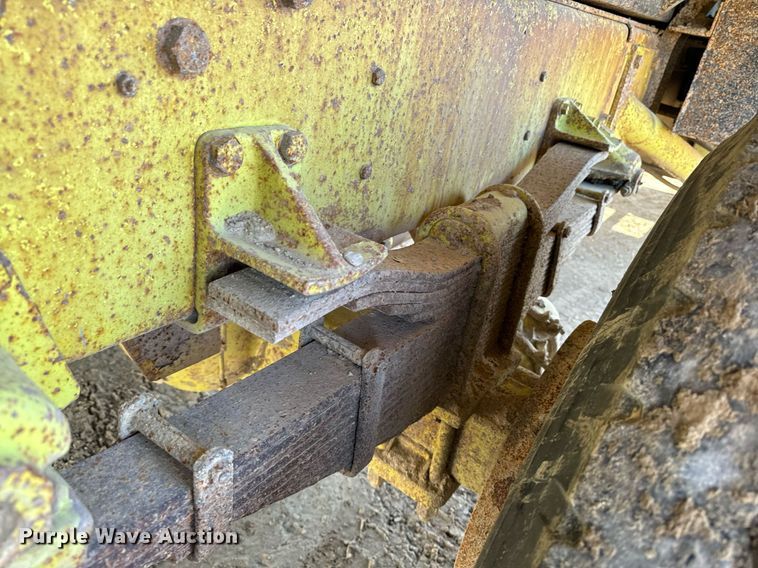 image for item EG6836 1985 Oshkosh P-2526-1 dump truck