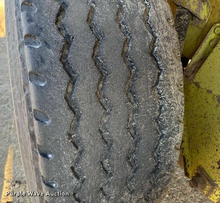 image for item EG6836 1985 Oshkosh P-2526-1 dump truck