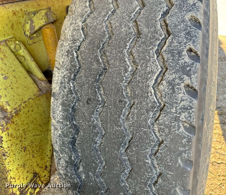 image for item EG6836 1985 Oshkosh P-2526-1 dump truck