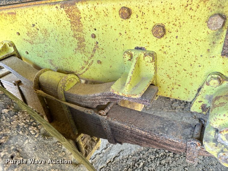 image for item EG6836 1985 Oshkosh P-2526-1 dump truck