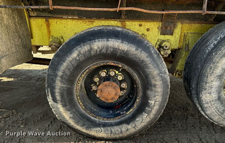 image for item EG6836 1985 Oshkosh P-2526-1 dump truck
