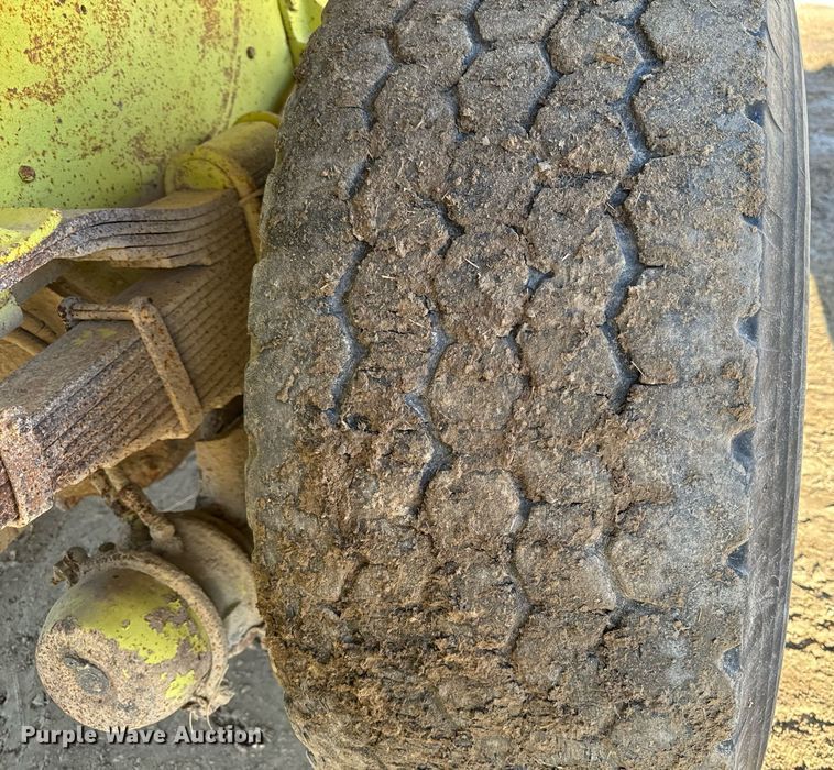 image for item EG6836 1985 Oshkosh P-2526-1 dump truck