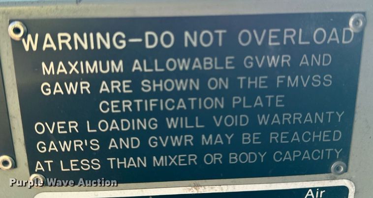 image for item EG6836 1985 Oshkosh P-2526-1 dump truck