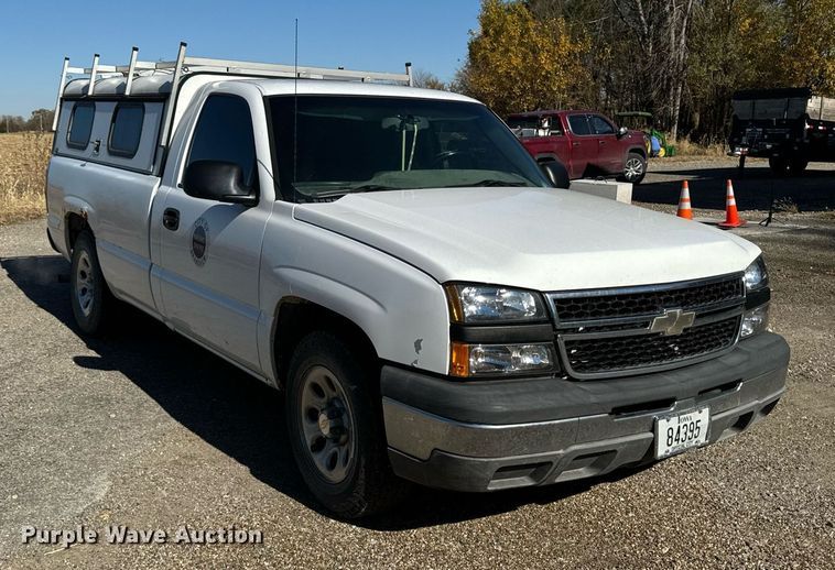 image for item EG6862 2006 Chevrolet Silverado 1500 pickup truck
